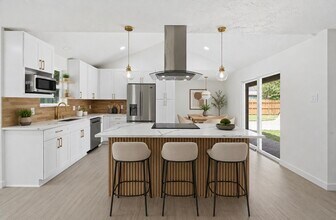 Building Photo - 25402 Thistlewaite Ln