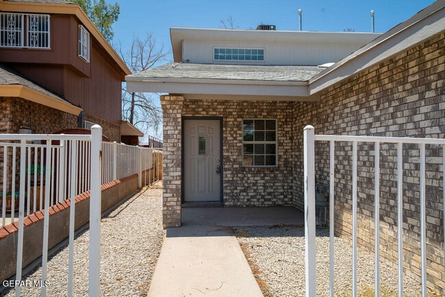 Building Photo - 821 Los Lagos Way