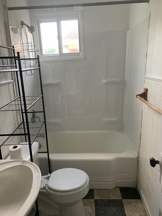 Updated bathroom - 903 W 25th St