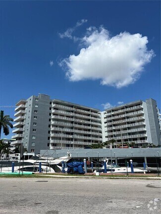 Building Photo - 1800 NW 24th Ave