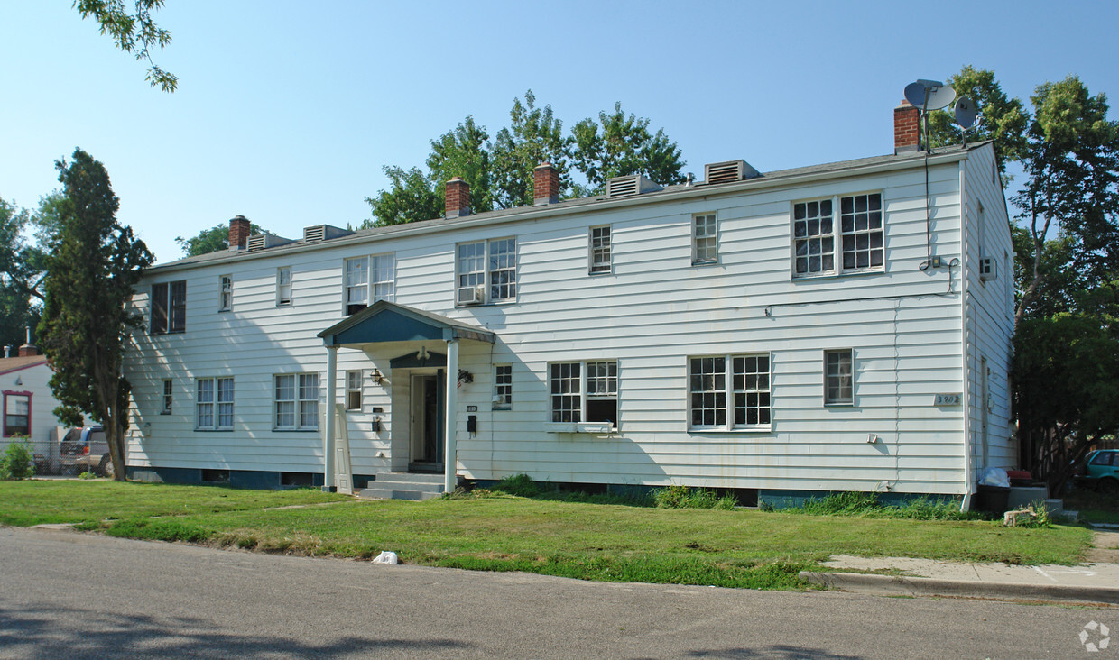 Primary Photo - BACON APTS