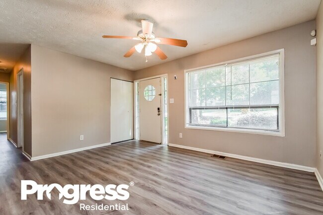 Foto del edificio - 895 Kennesaw Dr