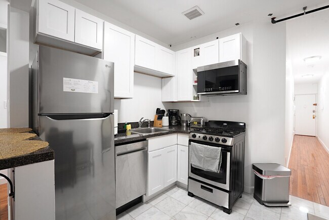 Foto del edificio - 317 E 75th St