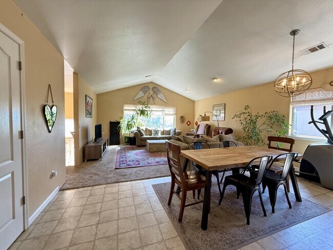Foto del edificio - 1176 NE Bonny Doon Ln