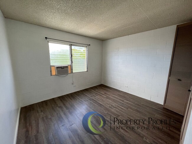 Building Photo - Puuhale Gardens 2 bedroom 1 bath apartment...