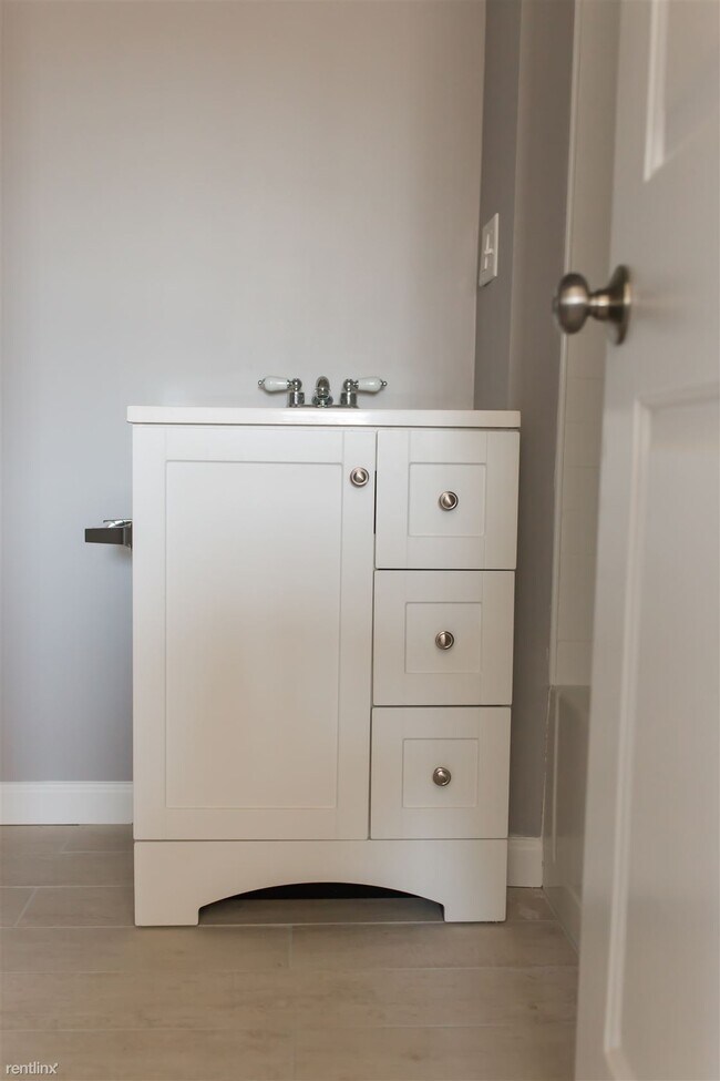 Foto del edificio - 2 br, 1 bath  - 112 Maple St Fl3