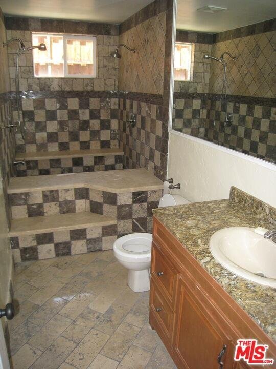 Foto del edificio - 9814 Baden Avenue, Los Angeles, CA 91311 -...