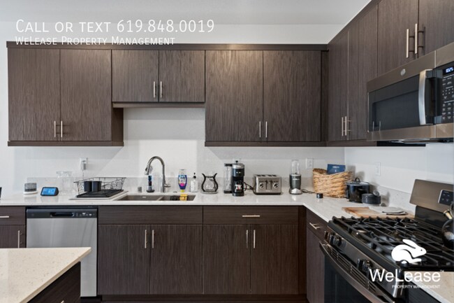 Foto del edificio - Charming 2-Bedroom Home with Patio and Com...