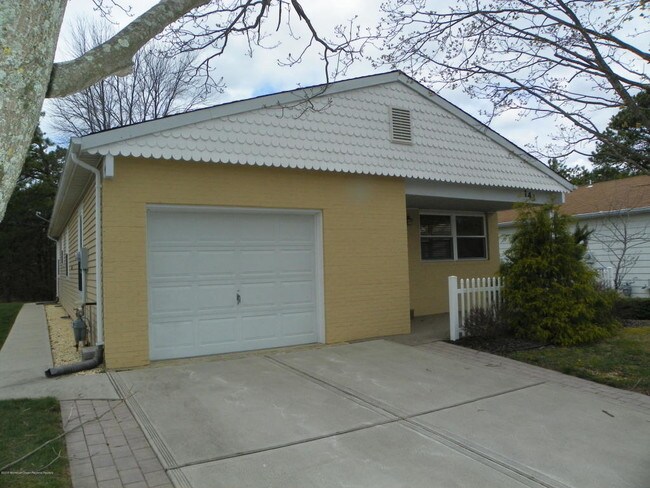 Building Photo - 143 Santiago Dr
