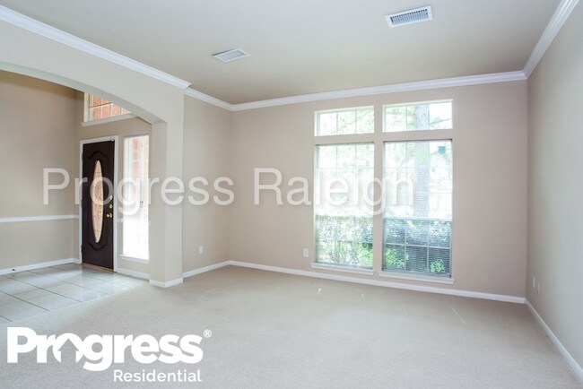 Foto del edificio - 2412 Piney Woods Dr