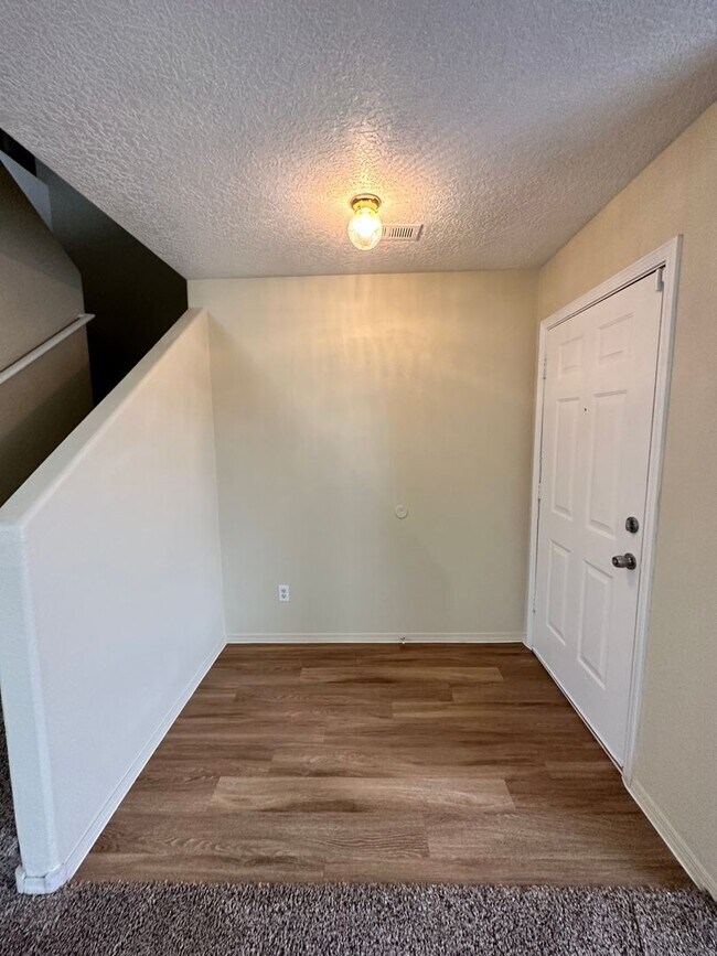 Foto del edificio - Move In Special! 1/2 off 2nd months rent! ...