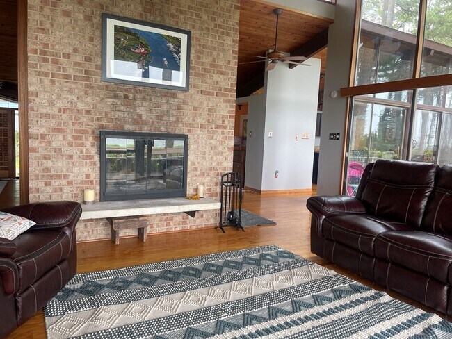 Building Photo - 4680 Peaceful Shores Dr