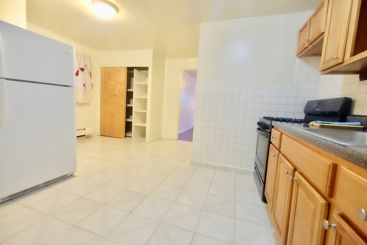 Primary Photo - 1192 E 55th St