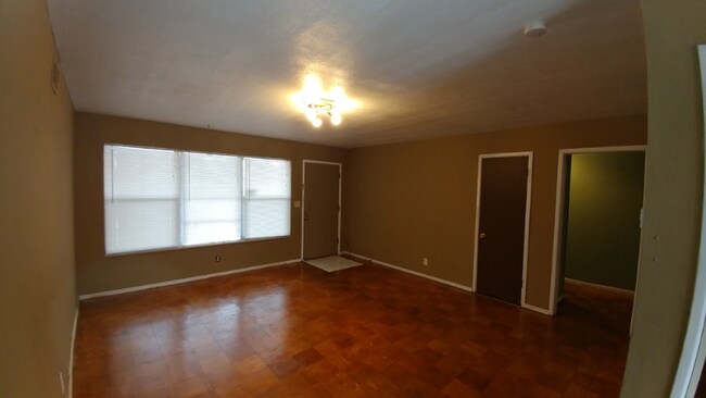 Building Photo - 1400 Garland Dr