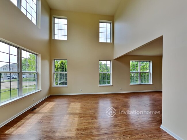 Building Photo - 1445 White Oak Ln