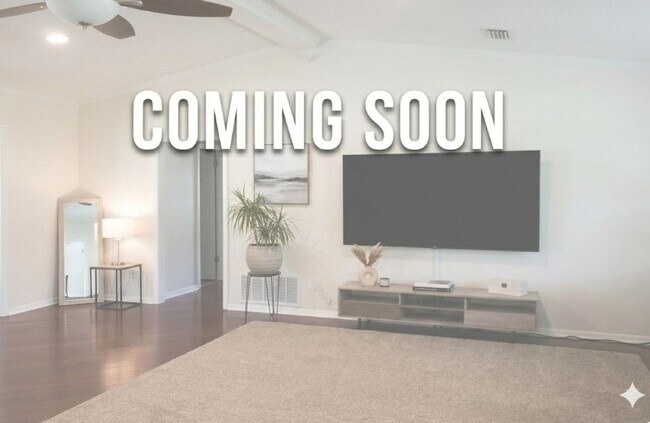 Building Photo - Spacious 4 Bed 2 Bath Home w/ Garage. Fenced in Yard. Large Private Pool!