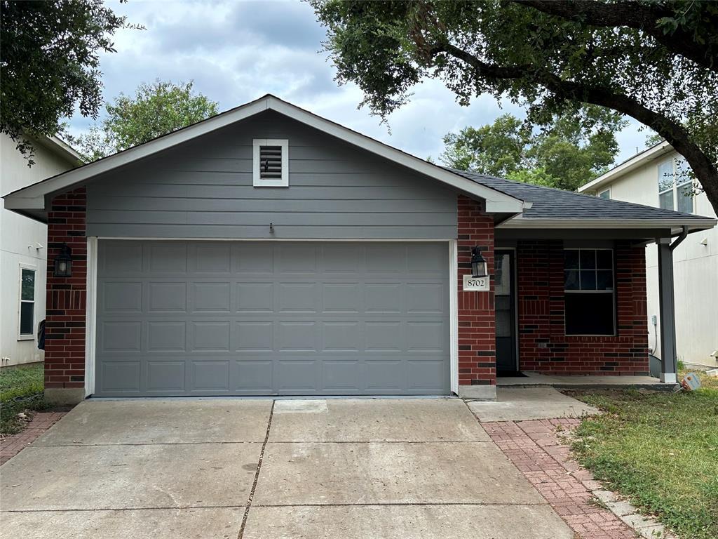 Foto principal - 8702 Dittmar Oaks Dr
