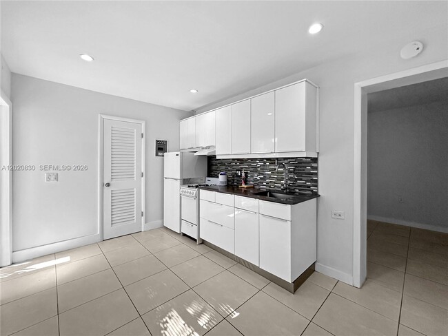 Building Photo - 620 86th St