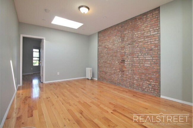 Floorplan - 168 7th Ave