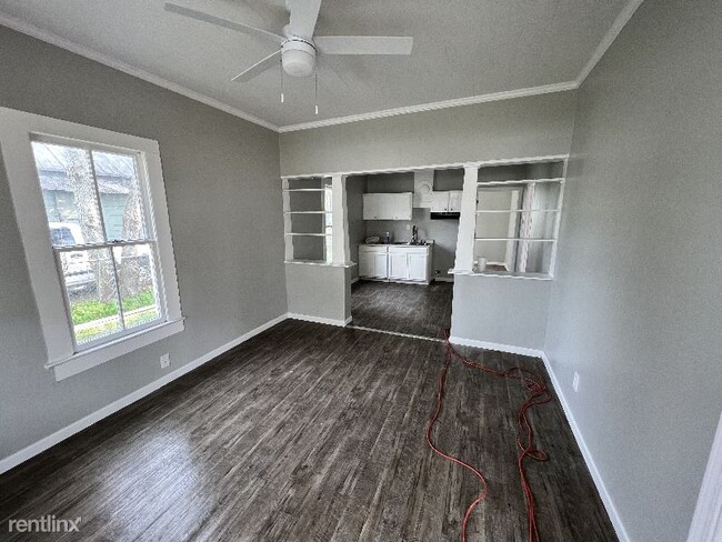 Building Photo - 3 br, 1 bath House - 502 E Oak St