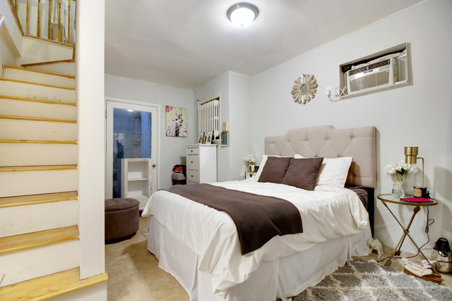 Building Photo - 65 W 85th St