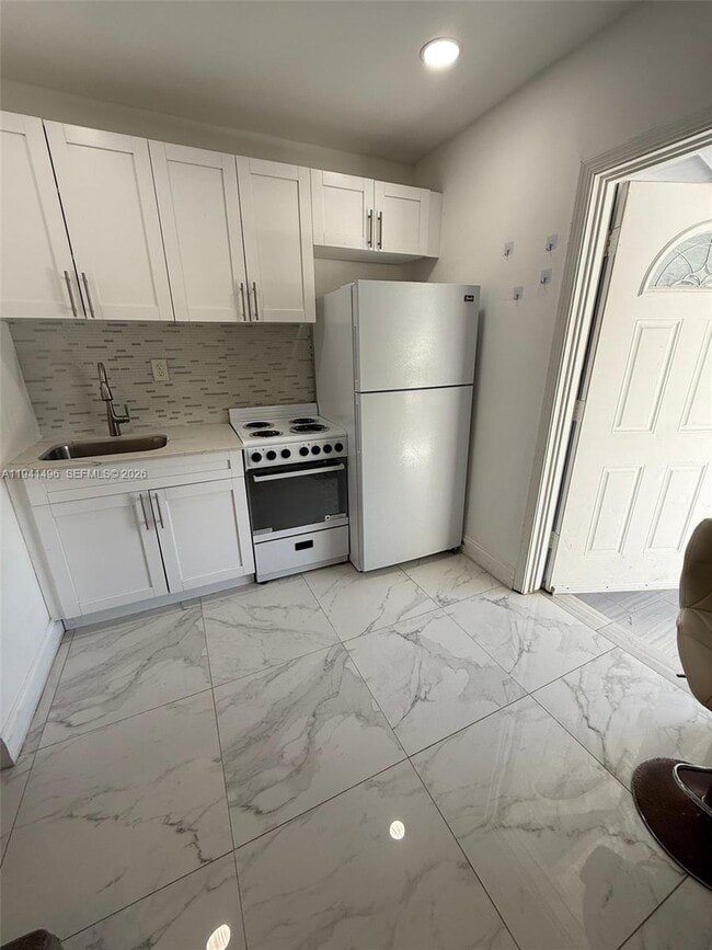 Building Photo - 625 S 20th Ave