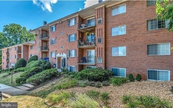 Building Photo - 1543 Colonial Dr
