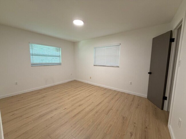 Foto del edificio - Colonial Town 2 bedroom Duplex