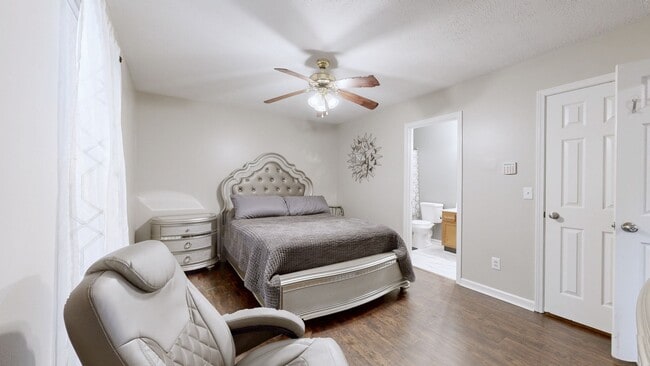 Building Photo - 2553 Hillingdon Dr