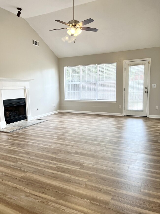 Building Photo - 300 Cannock Ct