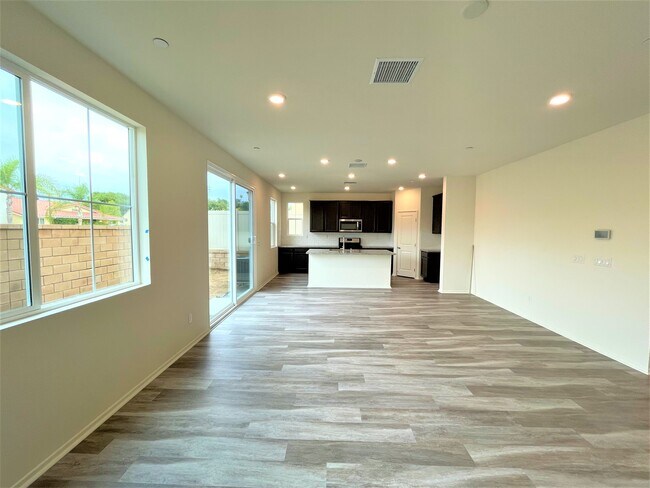 Building Photo - 822 Brookdale Dr