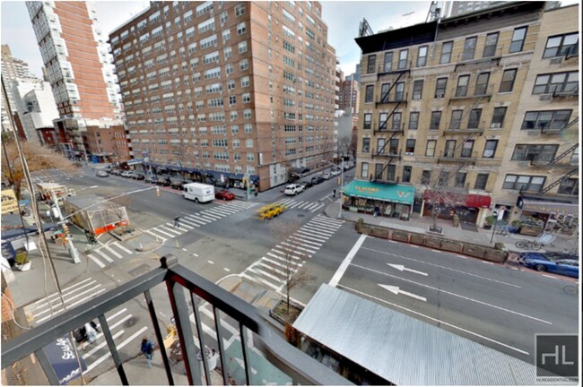 Foto del edificio - 1ST AVE.