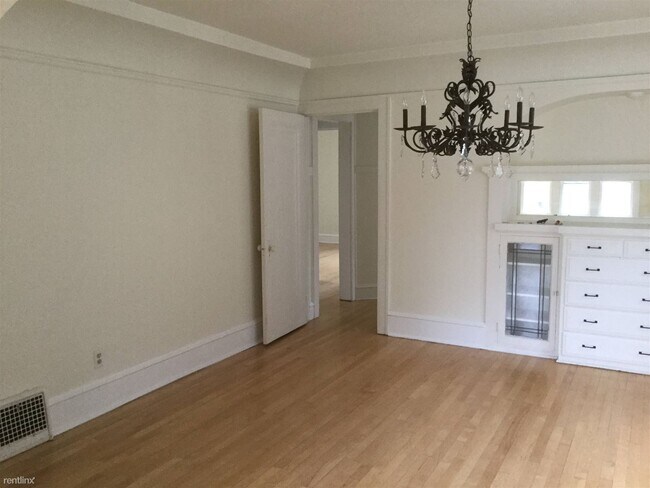 Building Photo - 2 br, 1 bath Duplex - 1900 East Jarvis Str...