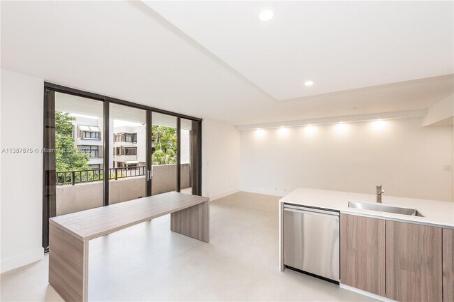 Building Photo - 181 Crandon Blvd