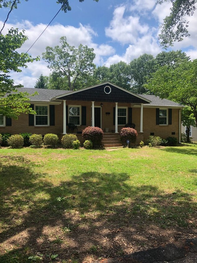 Foto principal - Greenville, 4BD/1.5BA, 1700 +/-SF