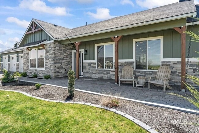 Building Photo - Beautiful 4/3 on TimberStone Golf Course