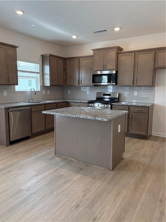Foto del edificio - 329 Bloomfield Cir
