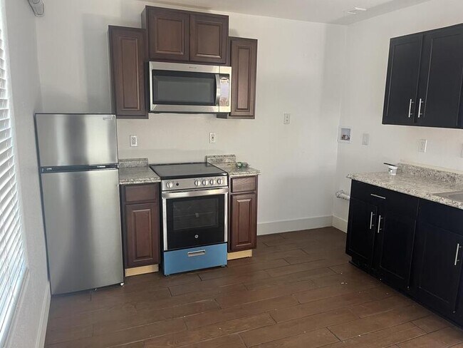 Building Photo - 1663 Thistle Ln