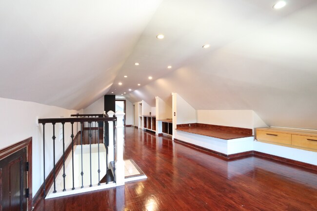Building Photo - 1827 S Racine Ave