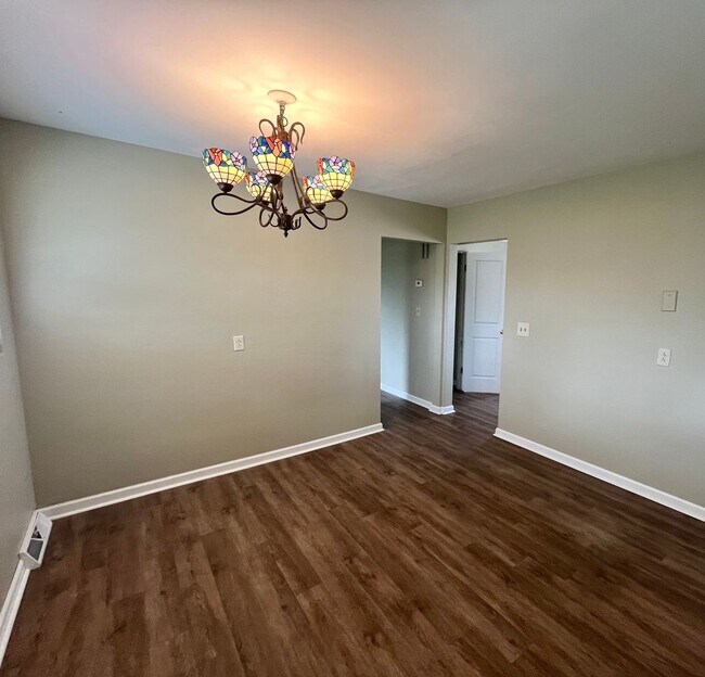 Foto del edificio - Three bedroom Brick Ranch in Godfrey