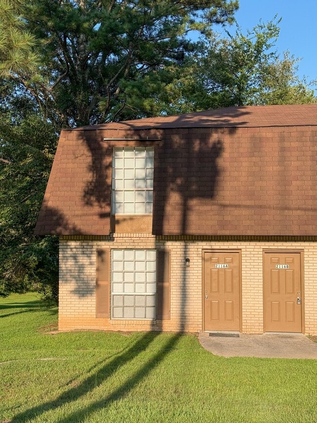 Building Photo - 2116 Francis St