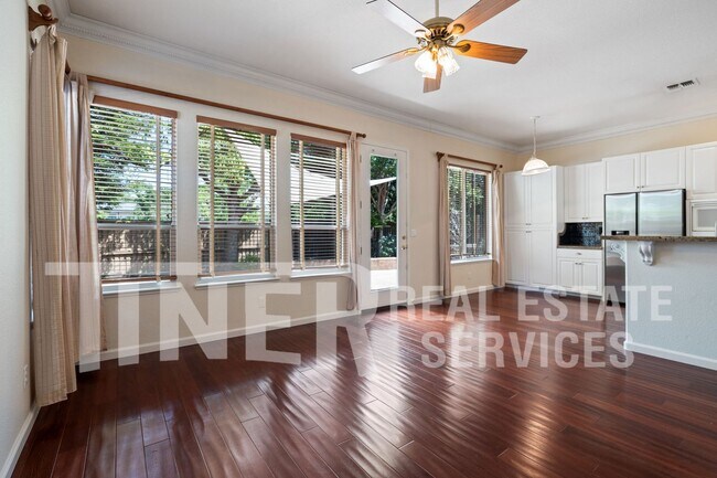 Foto del edificio - 4902 Knights Way