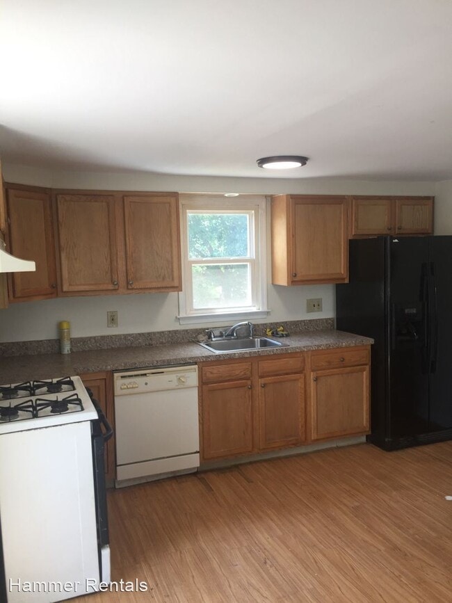Building Photo - 3 br, 1 bath House - 426 S Brewster Rd