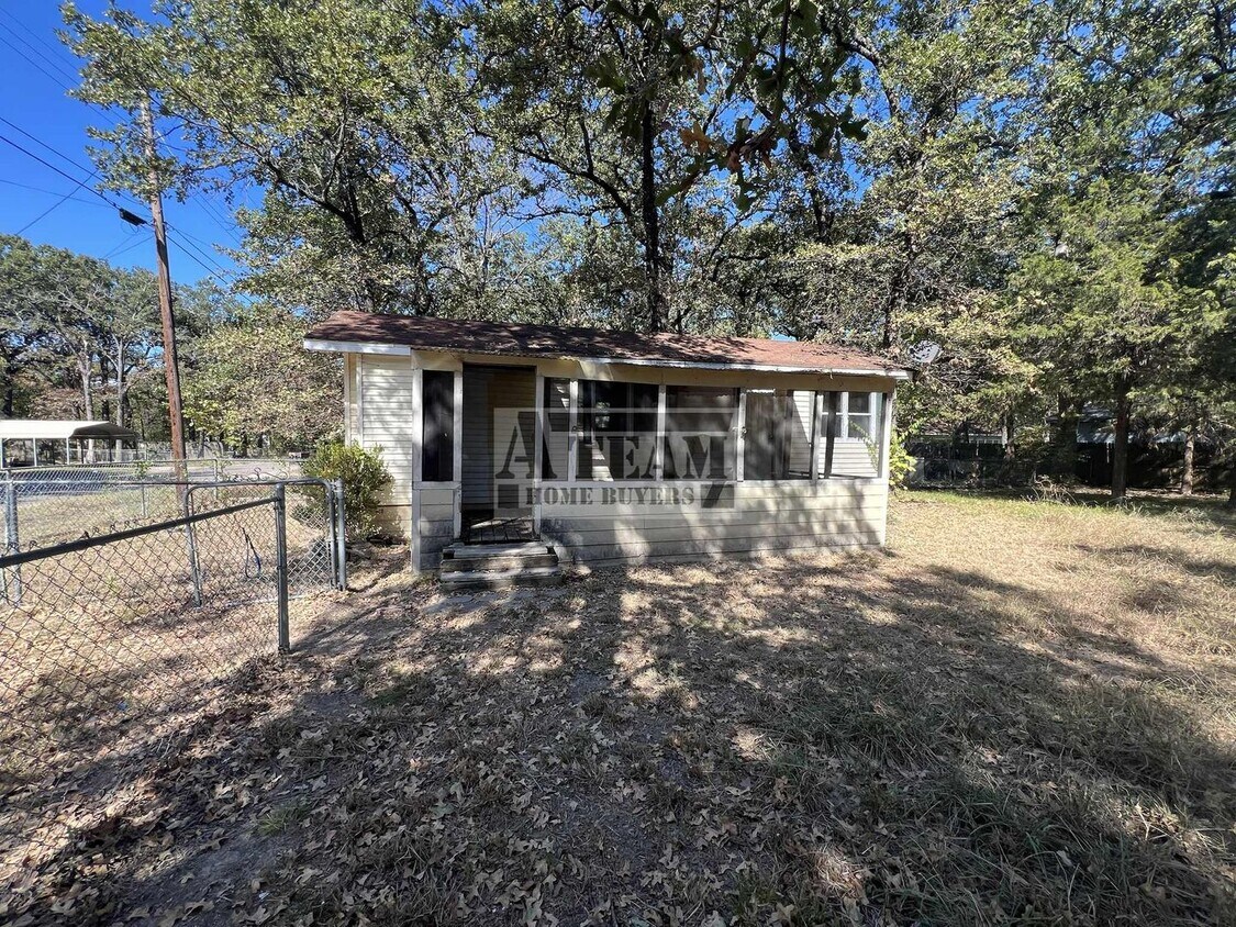 Primary Photo - Cozy 1 Bedroom 1 Bath Home with Big Yard!