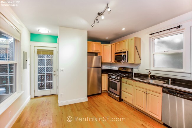 Building Photo - 61 Woodward St