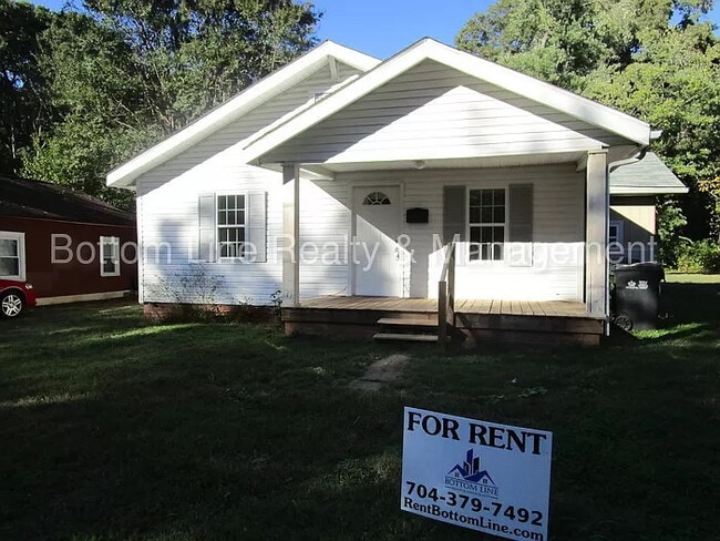 Building Photo - Room in Single Family Home on Plainview Rd