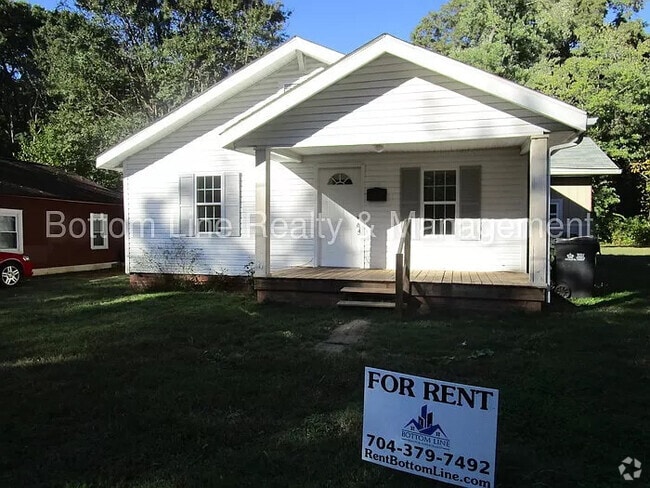 Building Photo - Room in House on Plainview Rd