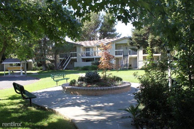 Building Photo - 2 br, 1 bath Apartment - 1705 SUNSET AVE