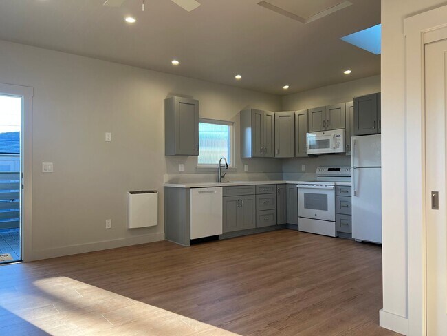 Building Photo - Amazing Studio in Downtown San Luis Obispo