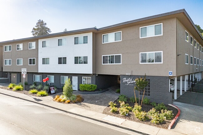 Building Photo - Redwood Gardens